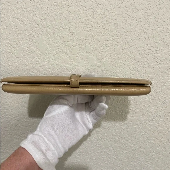 Chanel Caviar CC Coco Button Continental Wallet - Picture 4 of 16